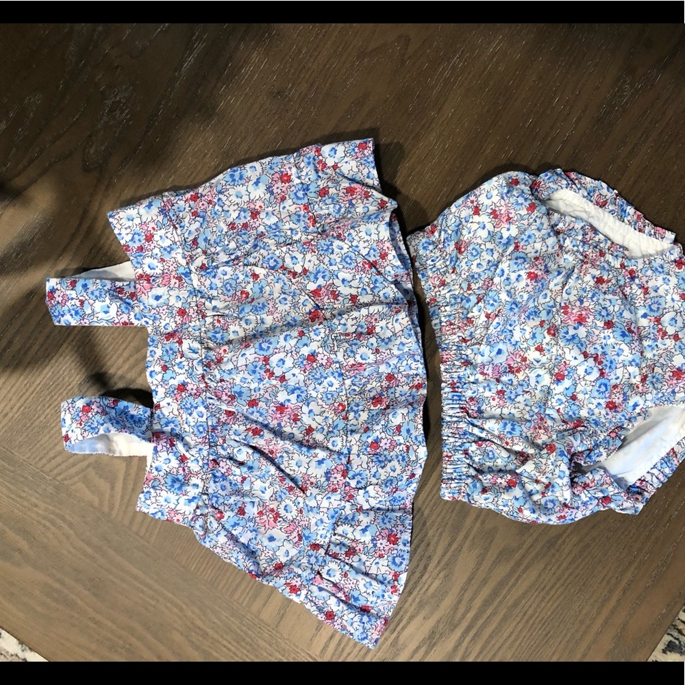 Baby gap matching floral tank and bloomer set